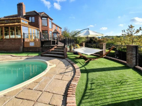 Amazing views, private pool, 5 min from coast